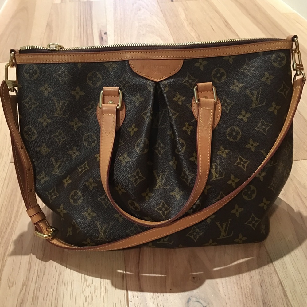 Basically New Louis Vuitton shoulder bag Palermo